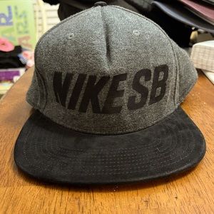 Nike SB flat Bill with Zipper